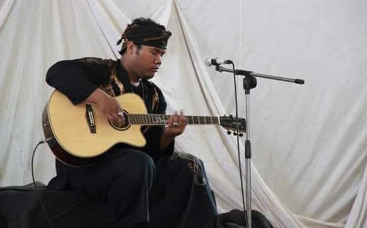 “Awewe NPD”: Langkah Baru Kang Cucu Rajah Kalamangsa di Dunia Musik