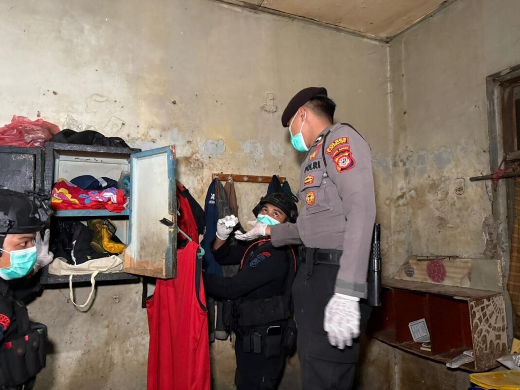 Sidak Gabungan di Lapas Karawang: Puluhan HP Diamankan, Narkoba Nihil