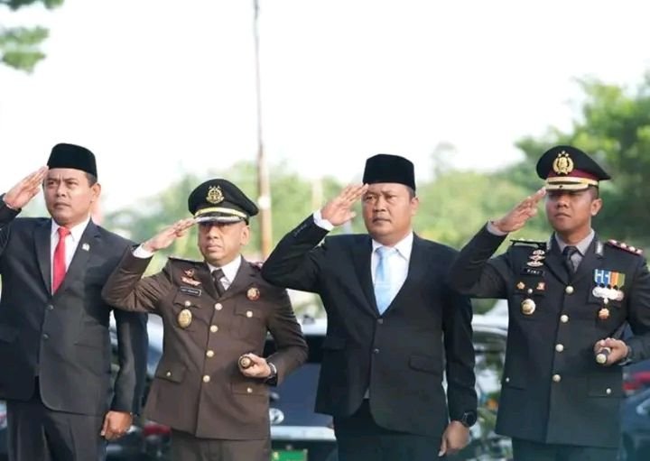 Tabur Bunga Warnai Peringatan Hari Pahlawan di Karawang