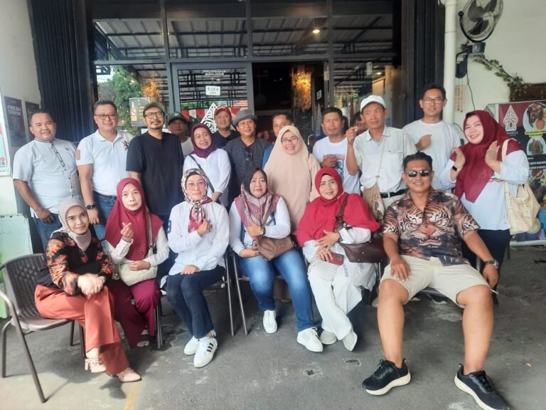 Tujuh Tahun Berpisah, Alumni SMAN 4 Karawang 1995 Kembali Bertemu dalam Haru dan Tawa