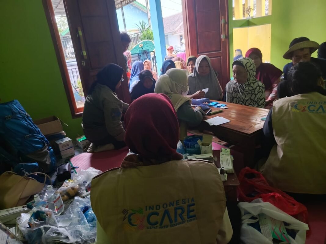 Sinergi PMC dan Indonesia CARE Salurkan Bantuan ke Korban Longsor Sukabumi