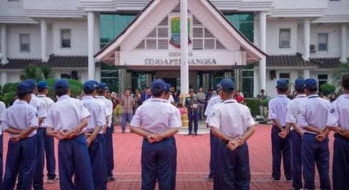 50 Pelajar SMP Karawang Diberangkatkan Ikuti Pembinaan Bela Negara di Sanggabuana