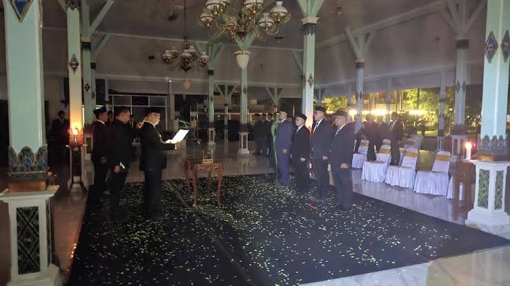 Malam Tahun Baru 2025, Pemkab Karawang Gelar Pelantikan dan Pengambilan Sumpah Pejabat