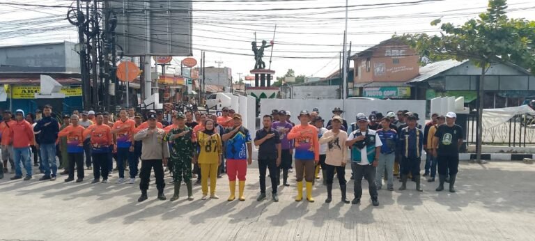 Gerak Cepat Rescue Karang Taruna Karawang Atasi Sampah Menahun di Sungai Cilamaran