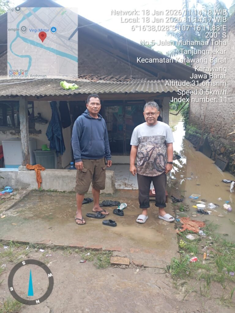 Gotong Royong Warga dan Pemerintah Kelurahan Tanjungmekar Atasi Genangan di Bantaran Sungai Citarum