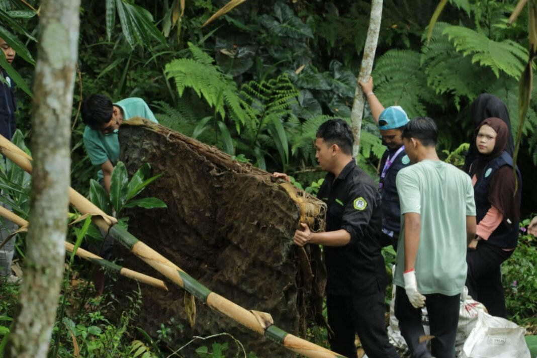 Mahasiswa KKN Desa Pusakamulya Unsika Terlibat dalam Kegiatan Susur Sungai Kampung Wisata Parakanceuri