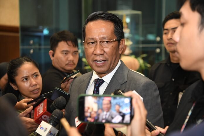 Konferensi pers dengan banyak wartawan, Menkuham Supratman Andi Agtas