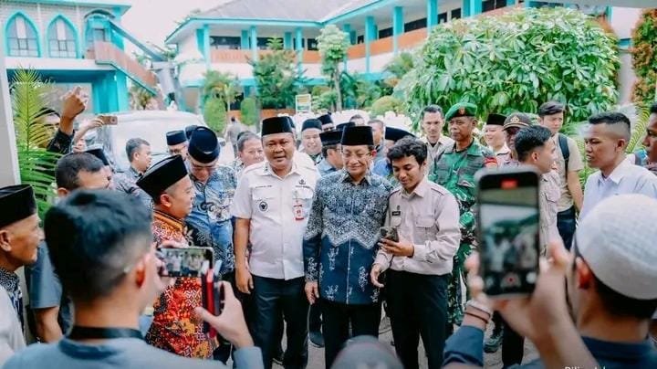 SPPG Pesantren Asshiddiqoyah Resmi Beroperasi, Menag RI Hadir di Karawang