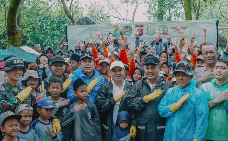 Bukti Komitmen Lingkungan, Bupati Aep Pimpin Aksi ASRI di Tangkolak