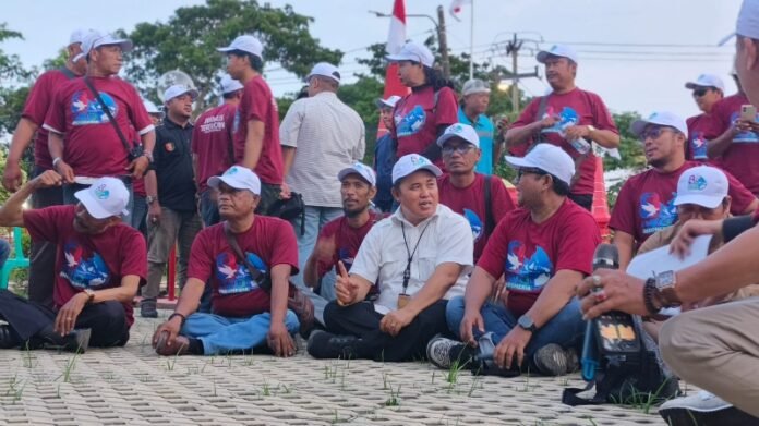 Ketua Umum IWO Indonesia Dr. NR Icang Rahardian bersama Ketua IWOI DPD Karawang Syuhada Wisastra pada Renungan Kebangsaan HPN 2026 di Rengasdengklok.