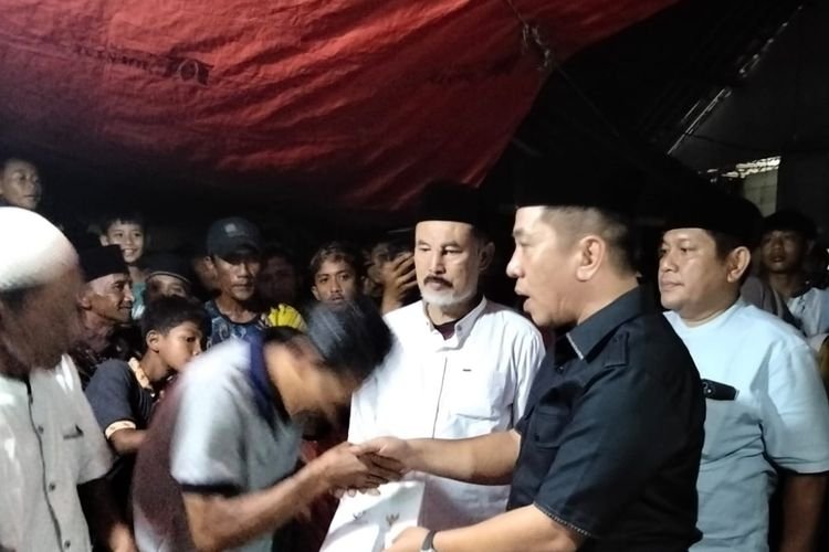 Bupati Karawang Sambangi Rumah Duka 6 Korban Kecelakaan Majalengka