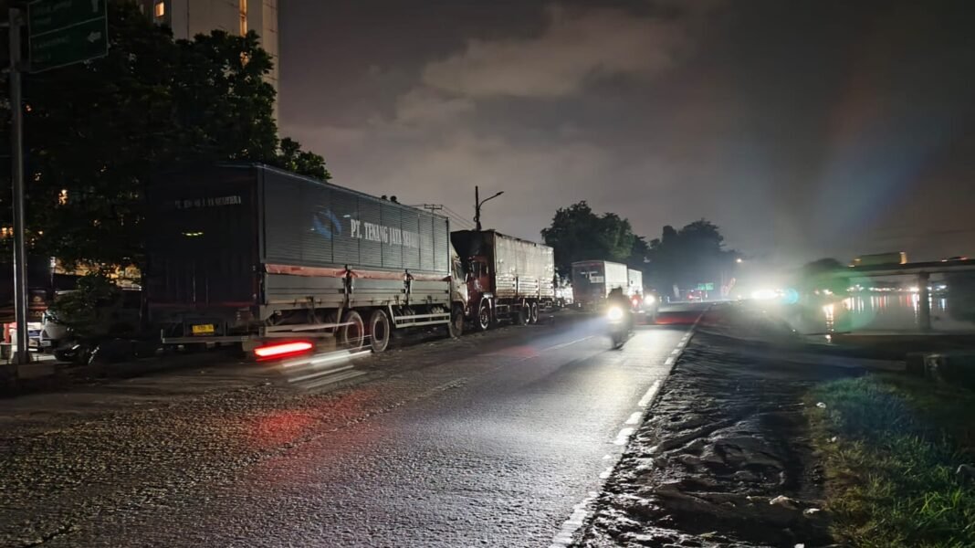 Jalur Badami–Pangkalan Padat, Diduga Dampak Parkir Liar Truk Kontainer