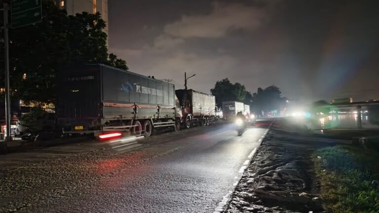 Jalur Badami–Pangkalan Padat, Diduga Dampak Parkir Liar Truk Kontainer