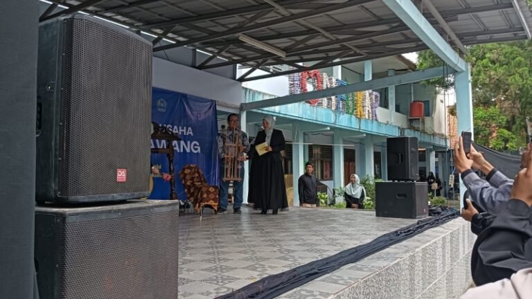 SMKN 2 Karawang Gaungkan Program Zero Waste School, Guru dan Komite Tanda Tangani Deklarasi