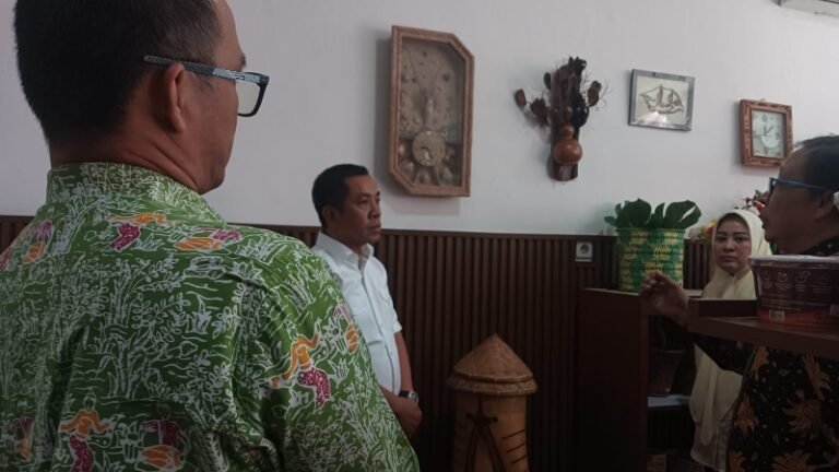 Bupati Aep Resmikan Festival Ramadhan Dekranasda Karawang, Angkat Produk Khas Daerah