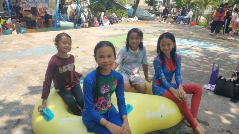 Berada di Pusat Kota, Wonderland Adventure Waterpark Karawang Diserbu Pengunjung Saat Lebaran