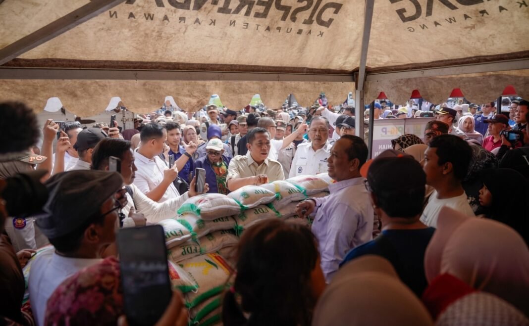 Gebyar PATEN Cibuaya, Bupati Aep Turun Langsung Layani Warga Gebyar PATEN Cibuaya, Bupati Aep Turun Langsung Layani Warga