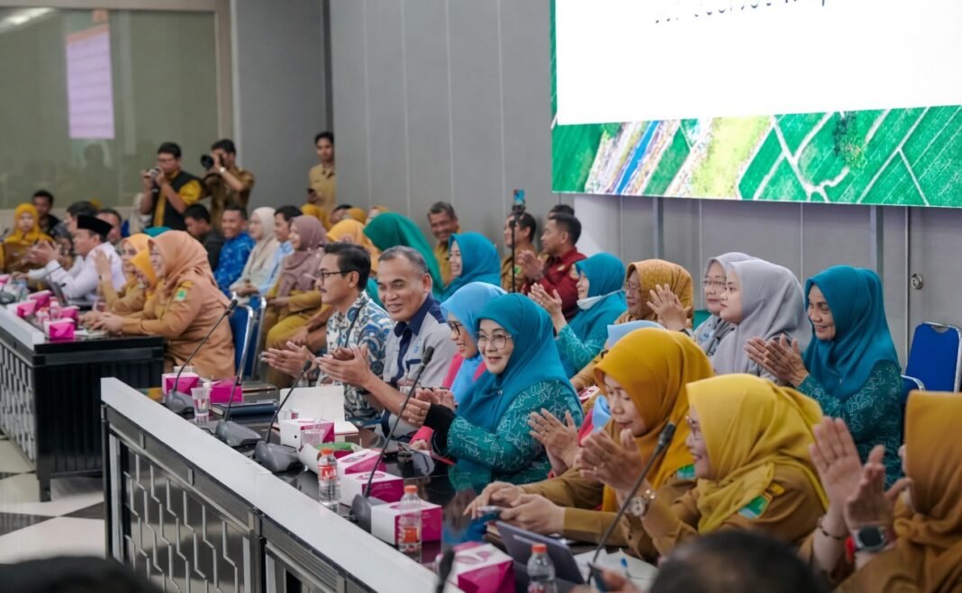 Tekan Stunting, Bupati Karawang Optimalkan Program P2WKSS di Pajaten Tekan Stunting, Bupati Karawang Optimalkan Program P2WKSS di Pajaten