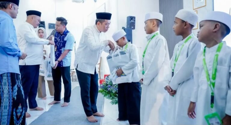 Santunan Anak Yatim 10 Muharram, Bupati Aep: Kebahagiaan Mereka Tanggung Jawab Kita Bersama