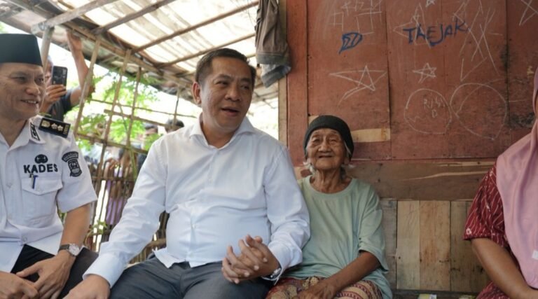 Bupati Aep Tinjau Program Rulahu di Kutagandok, Pastikan Bantuan Tepat Sasaran