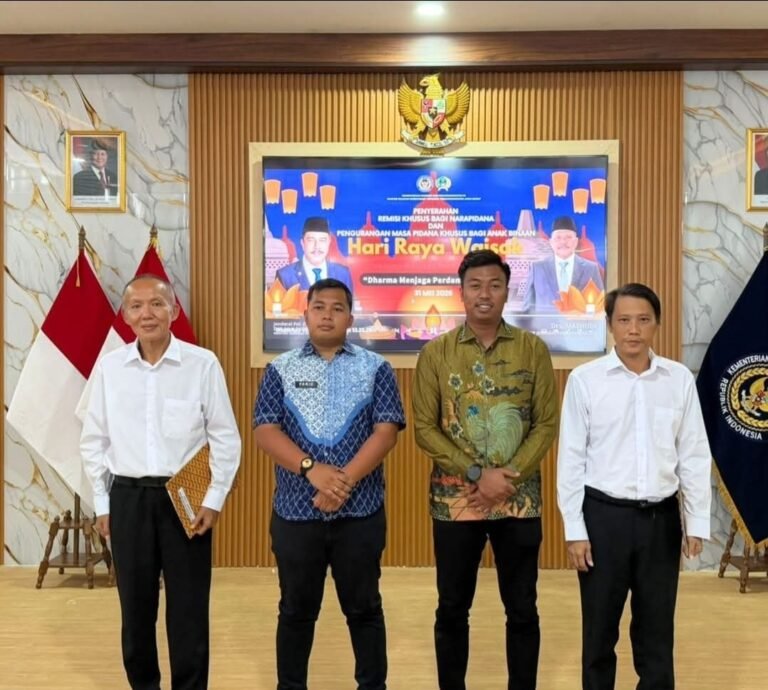 Lapas Karawang Salurkan Remisi Waisak kepada Dua Warga Binaan yang Memenuhi Syarat