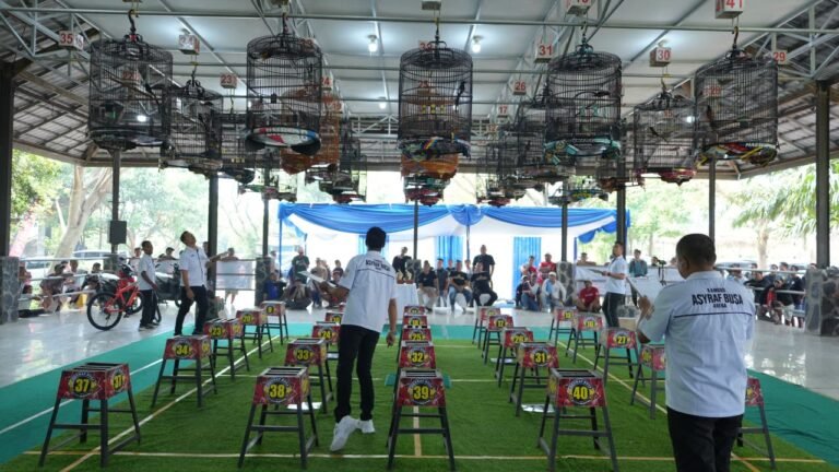 Kapolres Cup Kicau Mania 2026 Meriahkan HUT Bhayangkara ke-80, Ratusan Kicau Mania Padati Kampung Budaya Karawang