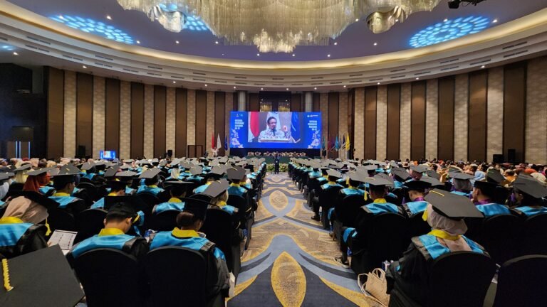 996 Lulusan UBP Karawang Diwisuda, Rektor Soroti Tantangan AI dan Pentingnya Integritas
