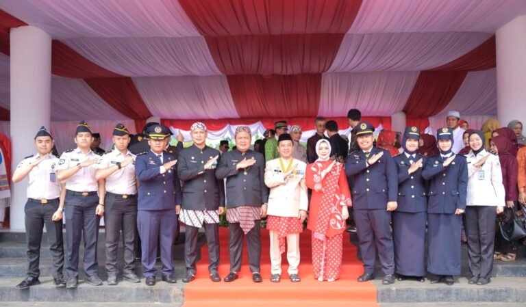 Aep Syaepuloh Serahkan Remisi HUT ke-81 RI kepada 837 Narapidana Lapas Karawang