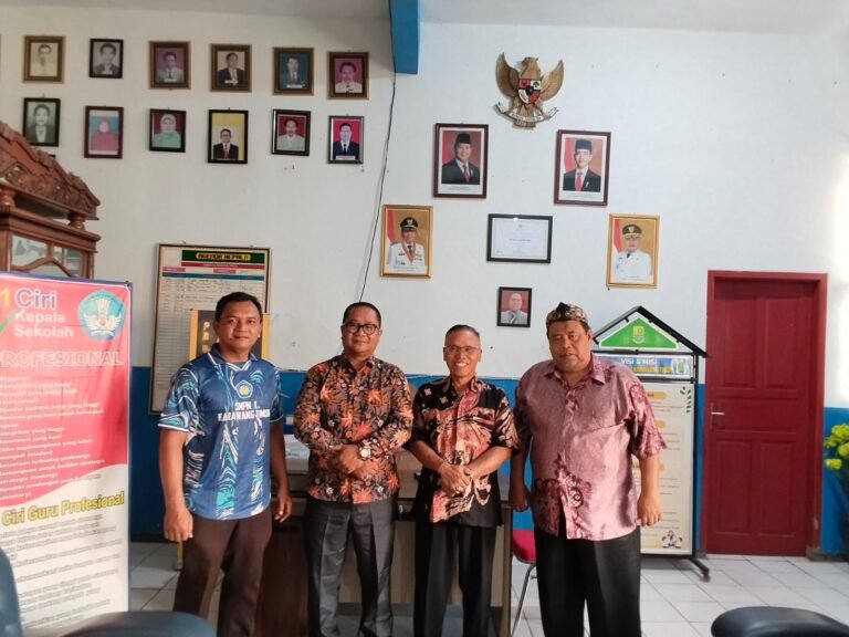 GOKAR Gandeng SMPN 1 Karawang Timur Dukung Pendidikan melalui Program Sahabat Pelajar