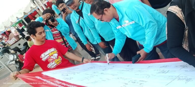 Sosialisasi KTR di Karawang, Syuhada Wisastra Ajak Driver GOKAR Tak Merokok Sembarangan