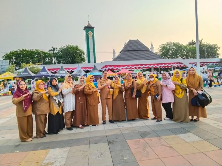 Kadisdikbud Karawang dan Jajaran Dukung UMKM di Bazar Motekar Preneur 2026
