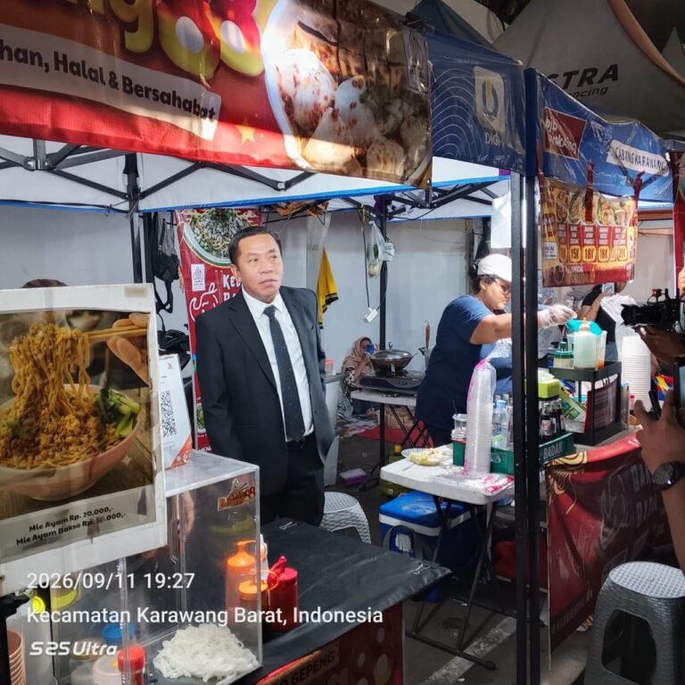 Bupati Aep Turun Langsung Belanja UMKM di Karawang Urban Culture Vol. 2
