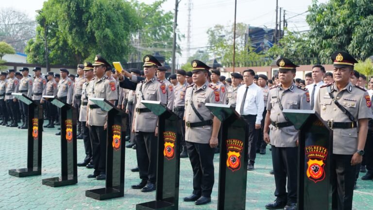 Sejumlah Kapolsek di Polresta Karawang Berganti, Kapolresta Tekankan Pelayanan Publik