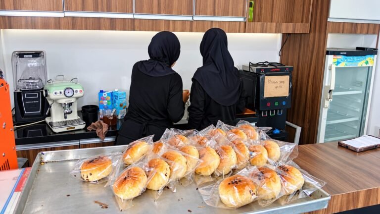 SMKN 2 Karawang Hadirkan Senja Bekashop, Ada Bundling Roti Coklat Keju dan Kopi Rp 12 Ribu
